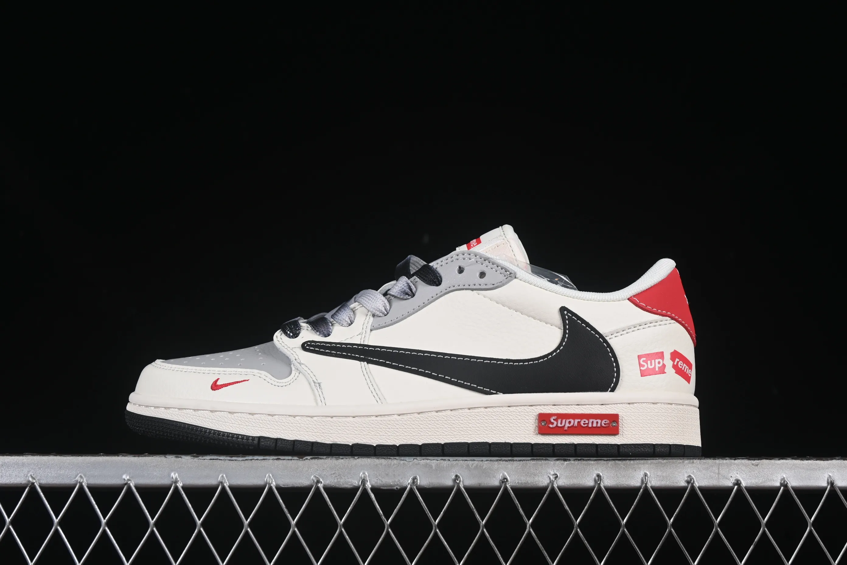 All categories Air Jordan Jordan series basketball shoes Air Jordan 1 Low High-end customized low-top sneakers Travis Scott x Fragment Design x Air Jordan 1 Low OG SP AJ1 Joe 1 Supreme joint beige black metal red label low-top cultural casual sneakers XS6089-510